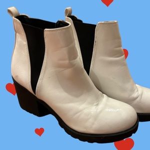 Dirty Laundry by Chinese Laundry Platform Chunky White Patent Boots